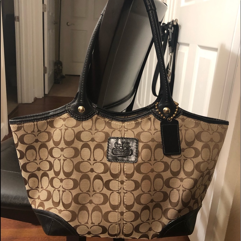 SIGNATURE COACH HOBO BAG